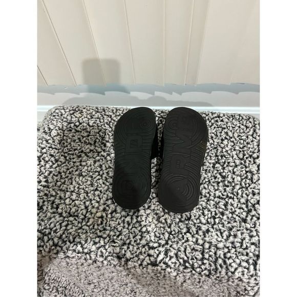 UNDER ARMOUR BLACK shoes FLIP FLOPS SIZE 13K - Picture 3 of 5